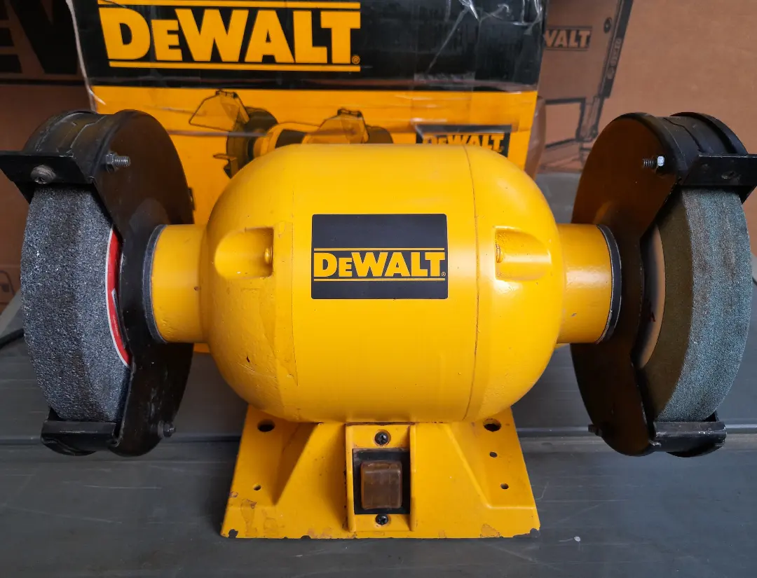 سنگ سنباده رو میزی دیوالت dw752